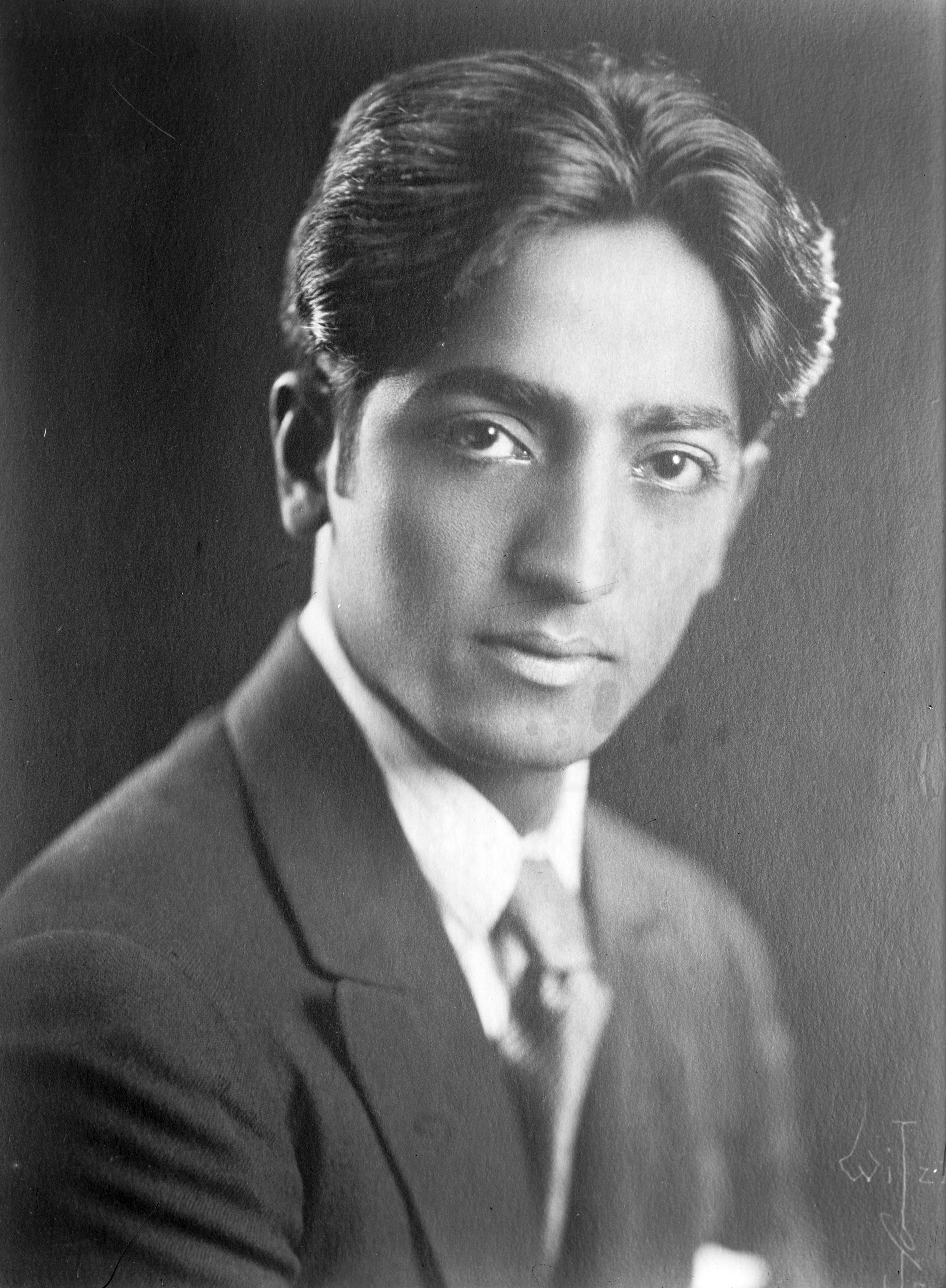 Krishnamurti, à regarder en ces temps sanguinaires.